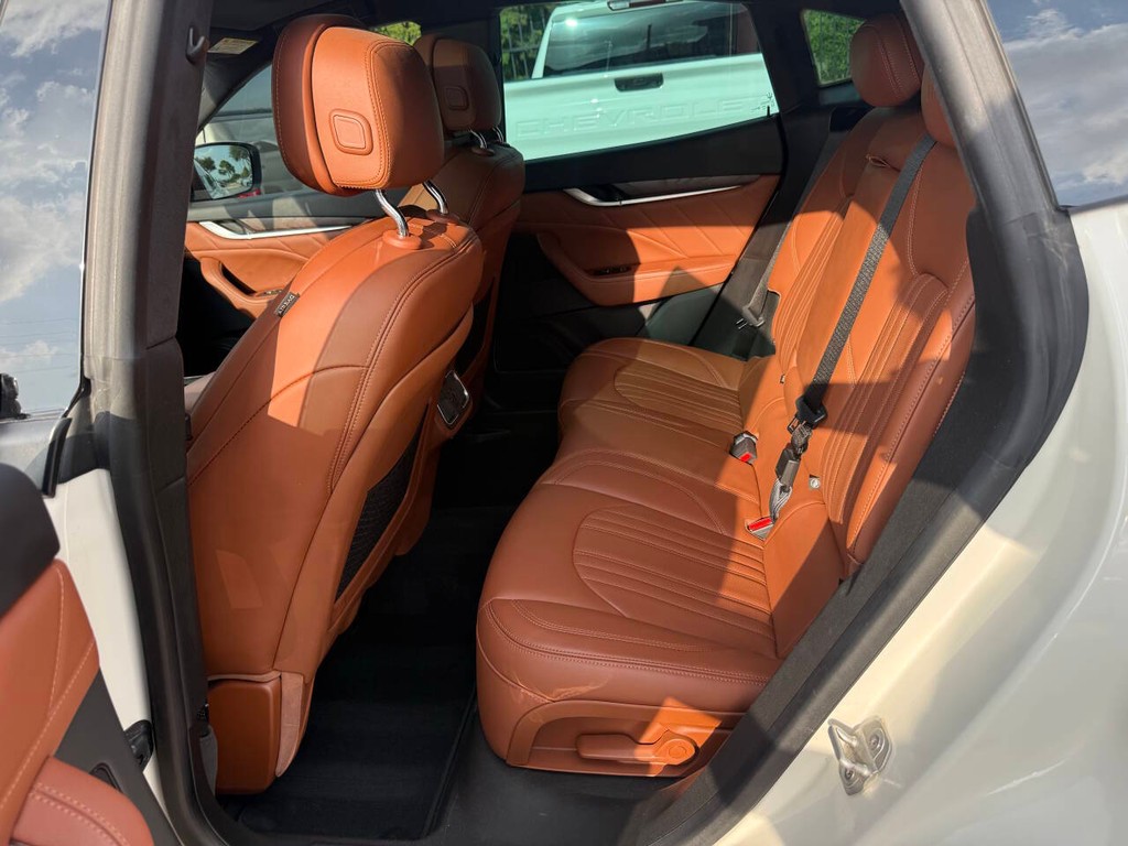 Maserati Levante Vehicle Full-screen Gallery Image 13