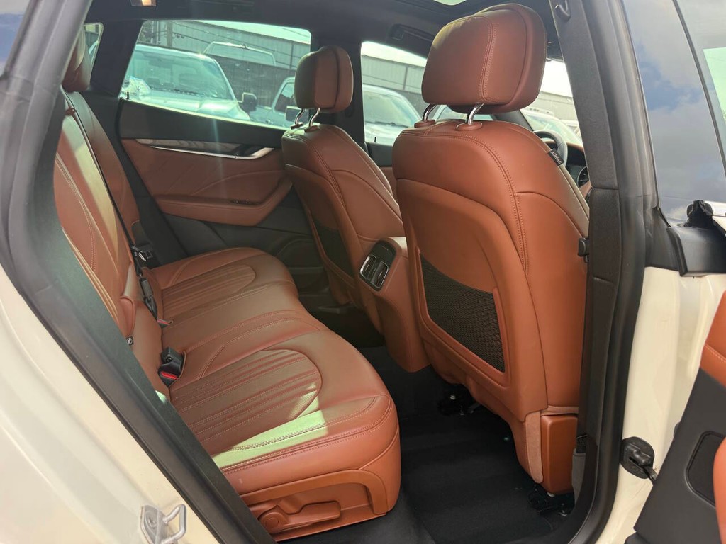 Maserati Levante Vehicle Full-screen Gallery Image 15