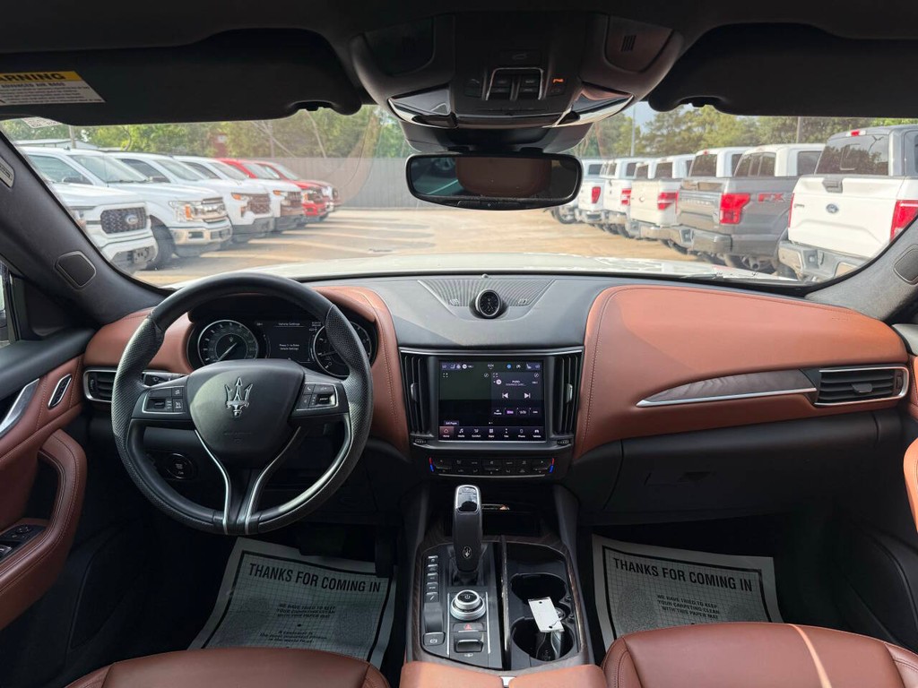 Maserati Levante Vehicle Full-screen Gallery Image 17