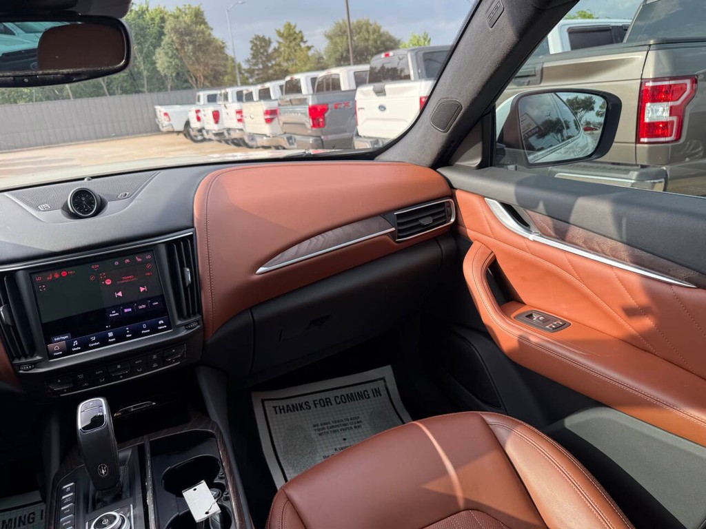Maserati Levante Vehicle Full-screen Gallery Image 20