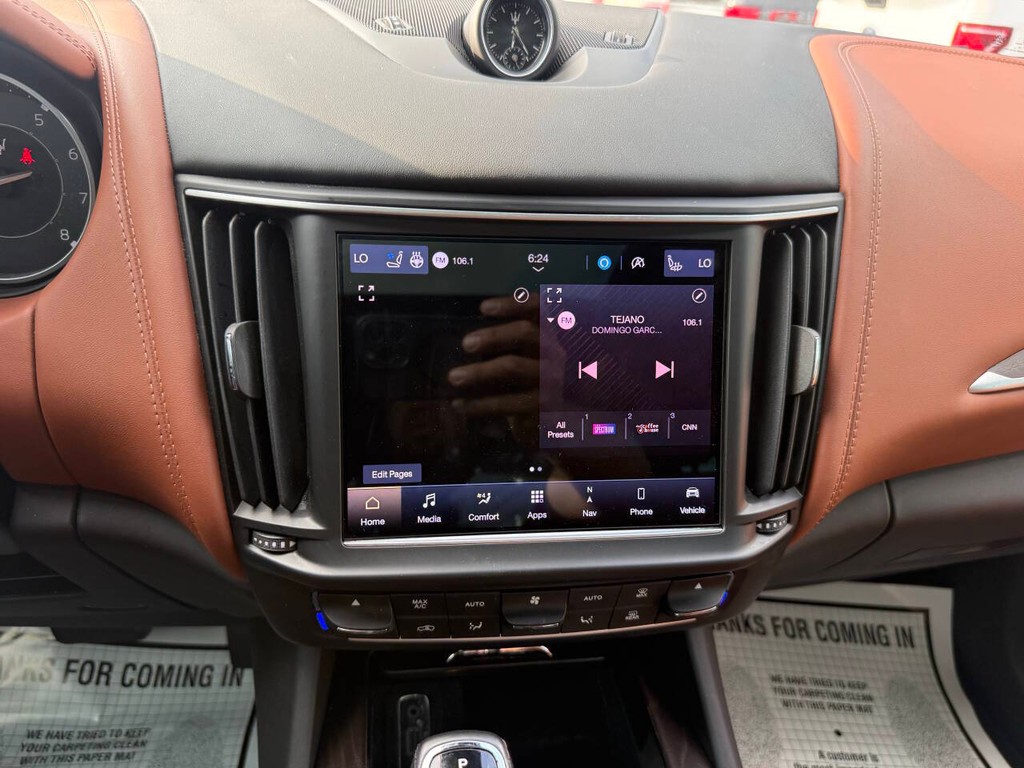 Maserati Levante Vehicle Full-screen Gallery Image 24