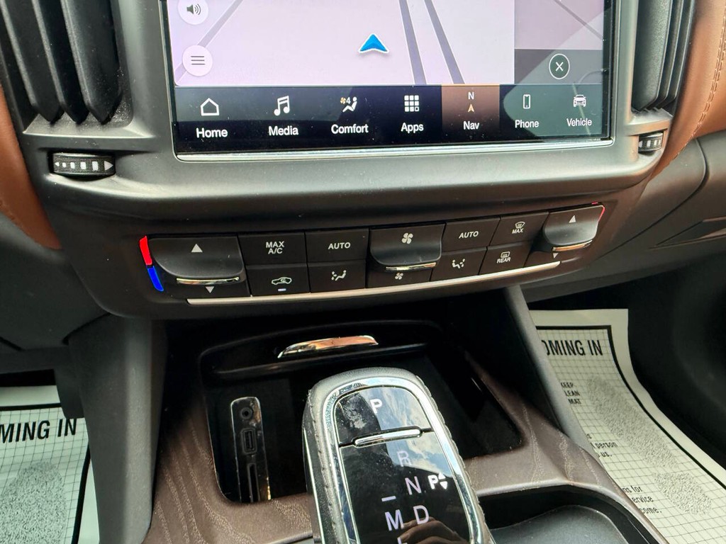 Maserati Levante Vehicle Full-screen Gallery Image 27