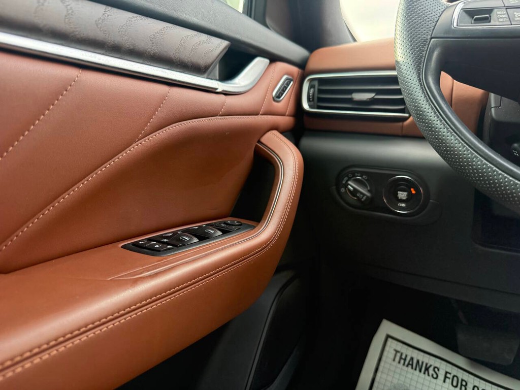 Maserati Levante Vehicle Full-screen Gallery Image 29