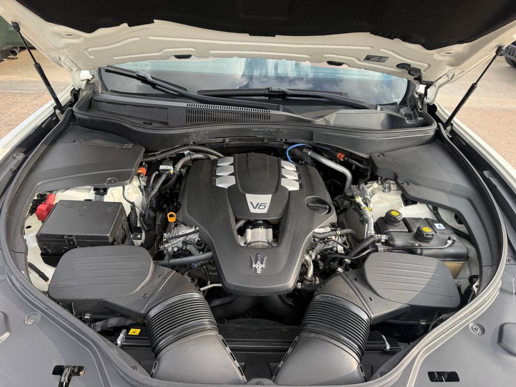 Maserati Levante Vehicle Full-screen Gallery Image 35