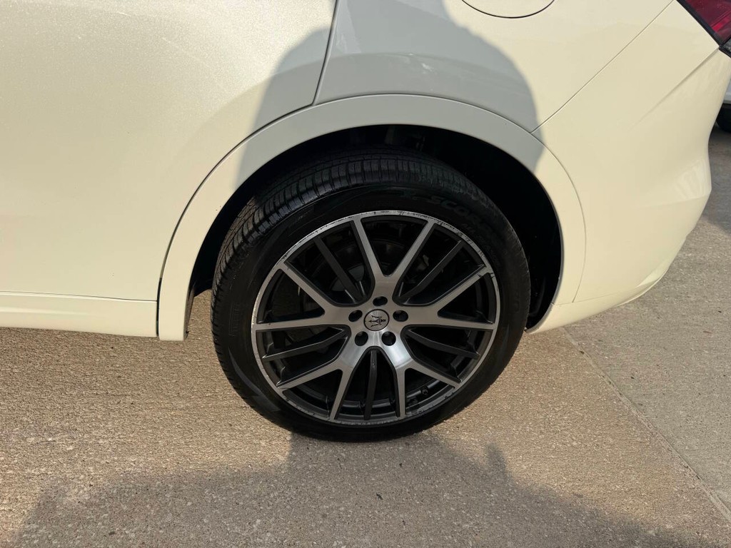 Maserati Levante Vehicle Full-screen Gallery Image 36