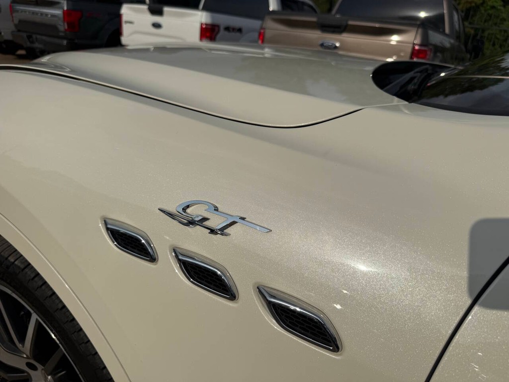 Maserati Levante Vehicle Full-screen Gallery Image 37