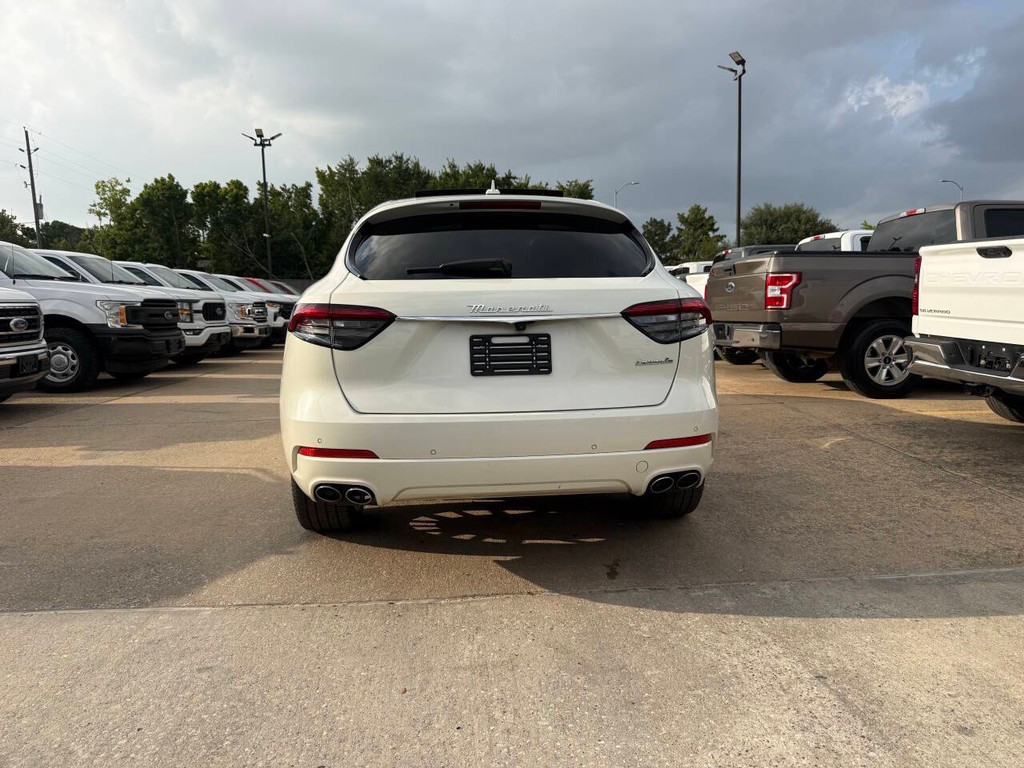 Maserati Levante Vehicle Full-screen Gallery Image 40