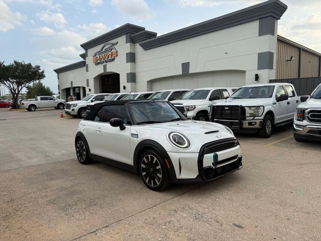 MINI Convertible Vehicle Full-screen Gallery Image 02