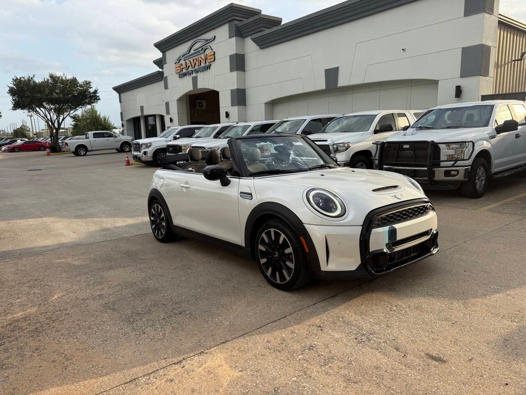 MINI Convertible Vehicle Full-screen Gallery Image 03