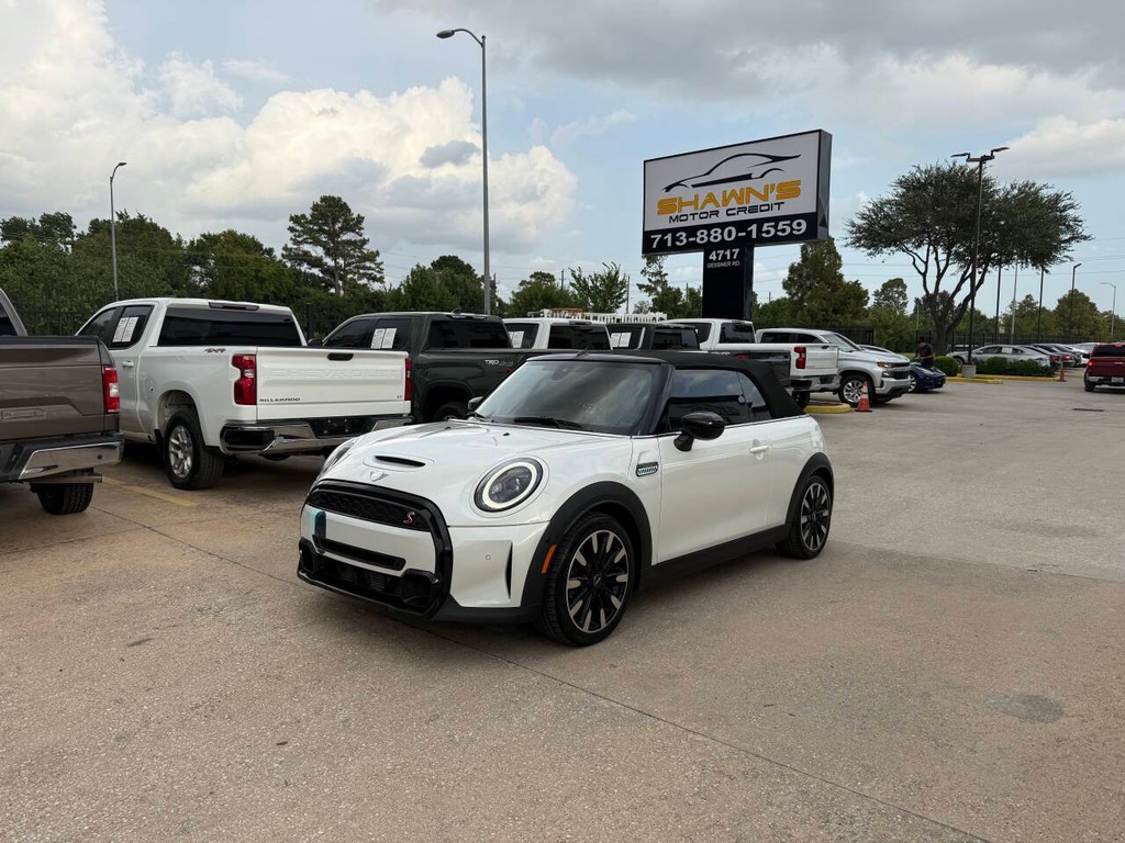 MINI Convertible Vehicle Full-screen Gallery Image 04