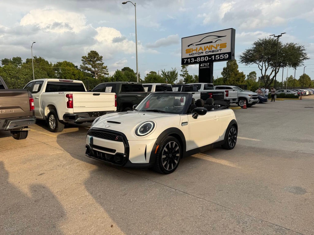 MINI Convertible Vehicle Full-screen Gallery Image 05