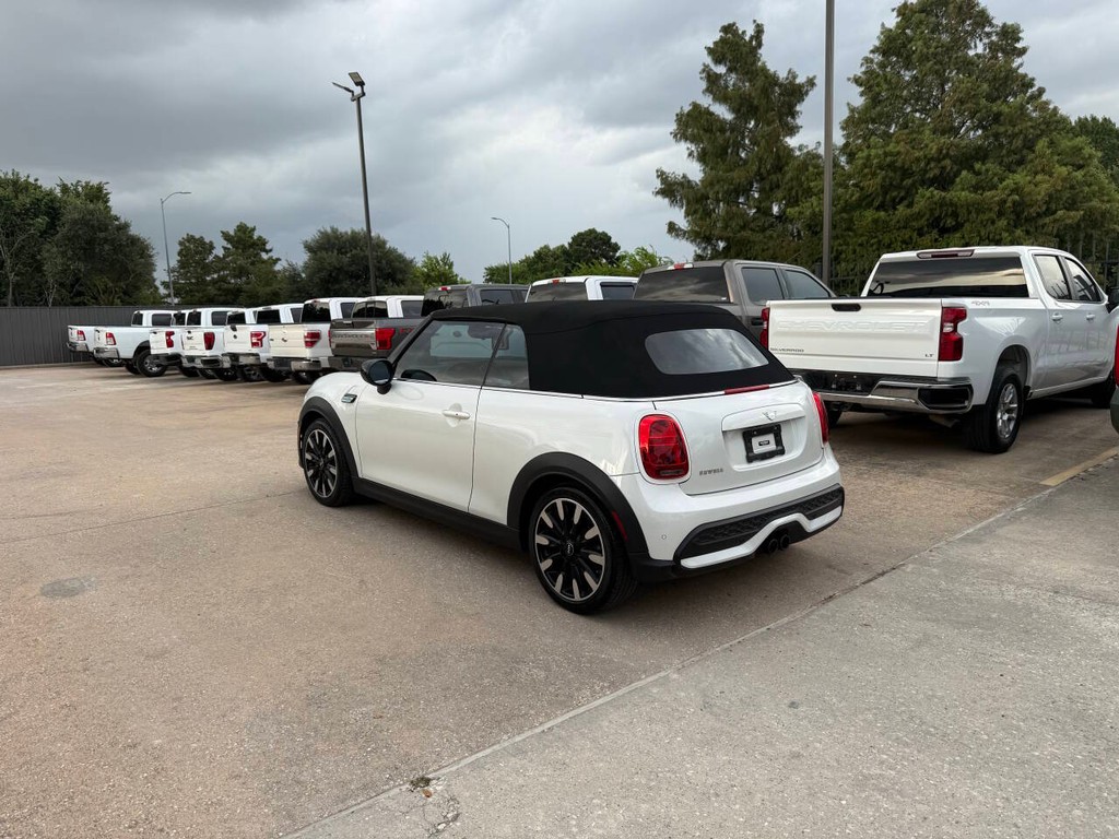 MINI Convertible Vehicle Full-screen Gallery Image 06