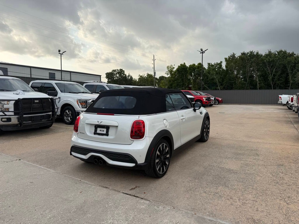 MINI Convertible Vehicle Full-screen Gallery Image 08