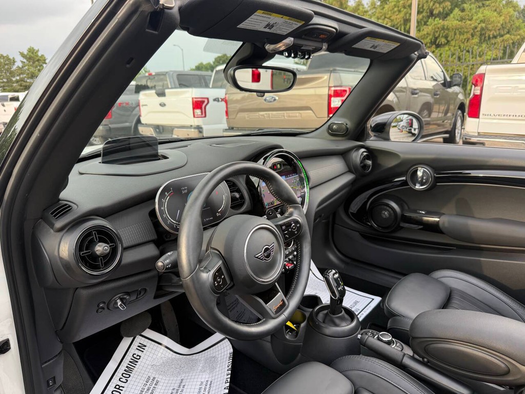 MINI Convertible Vehicle Full-screen Gallery Image 10