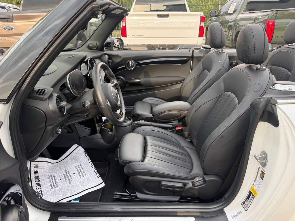MINI Convertible Vehicle Full-screen Gallery Image 11