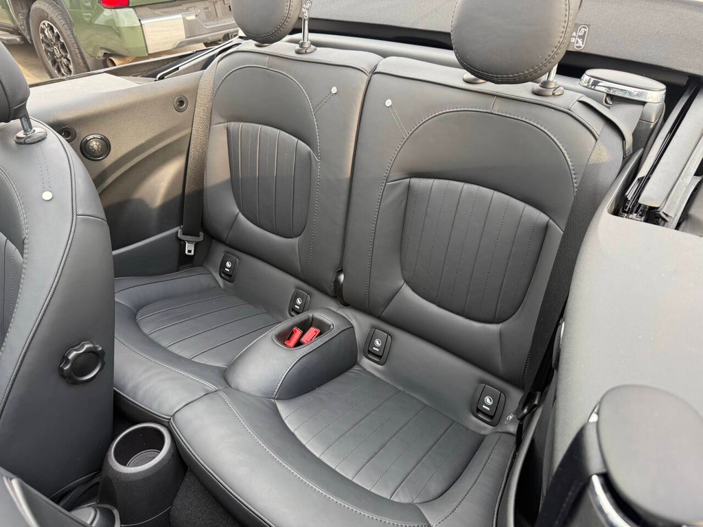 MINI Convertible Vehicle Full-screen Gallery Image 12