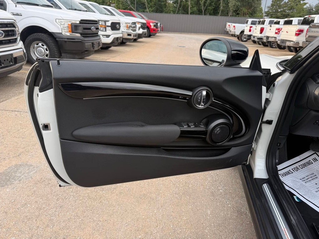 MINI Convertible Vehicle Full-screen Gallery Image 13