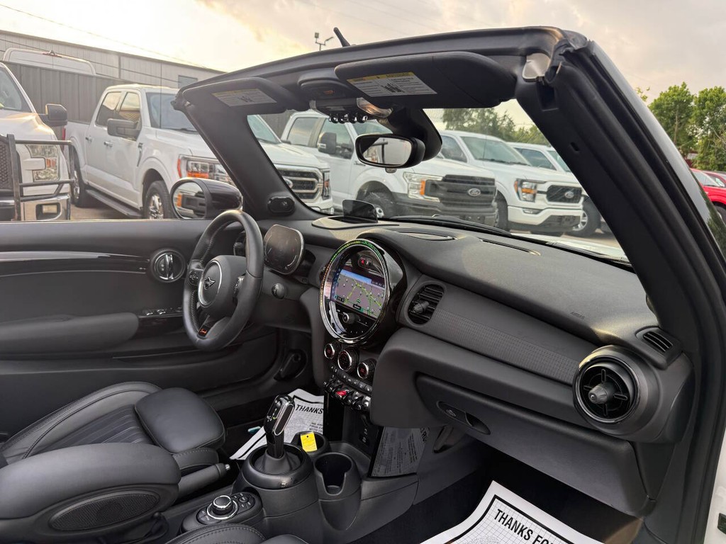 MINI Convertible Vehicle Full-screen Gallery Image 14