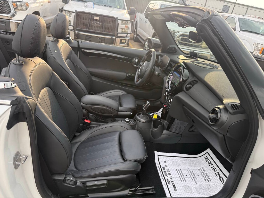 MINI Convertible Vehicle Full-screen Gallery Image 15