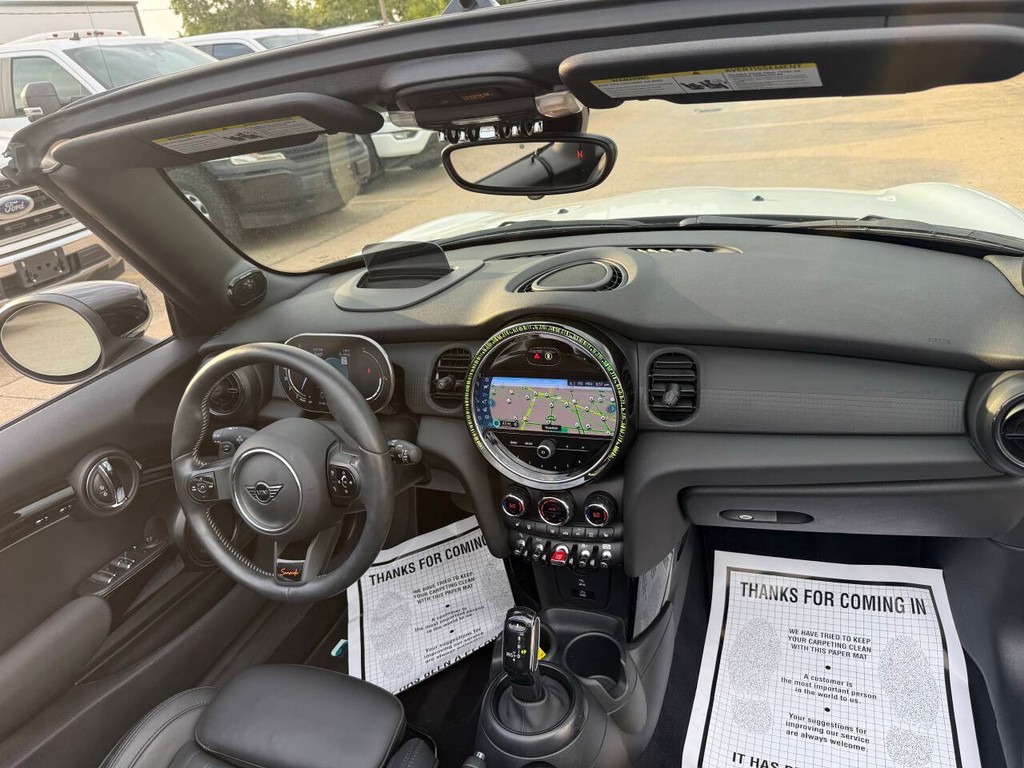 MINI Convertible Vehicle Full-screen Gallery Image 18
