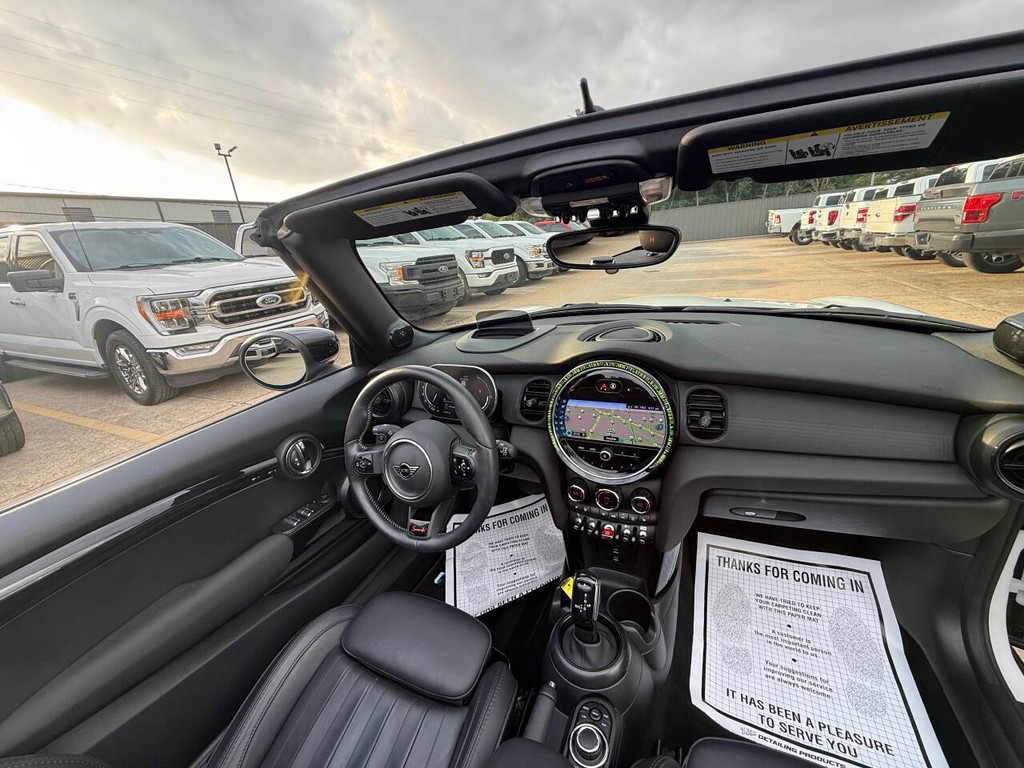 MINI Convertible Vehicle Full-screen Gallery Image 19