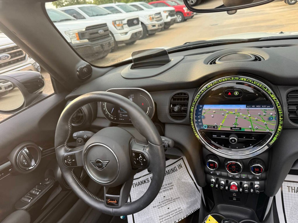 MINI Convertible Vehicle Full-screen Gallery Image 20