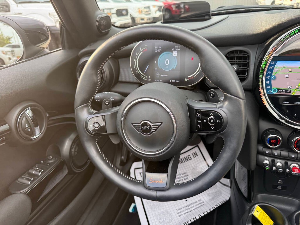 MINI Convertible Vehicle Full-screen Gallery Image 21