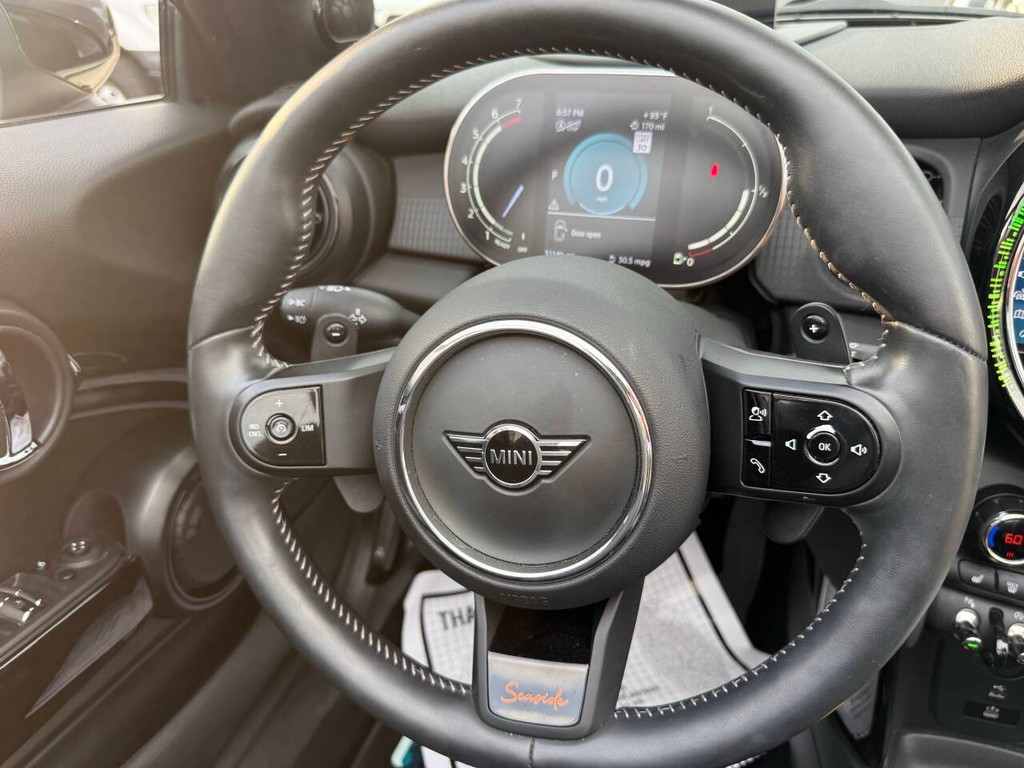 MINI Convertible Vehicle Full-screen Gallery Image 22