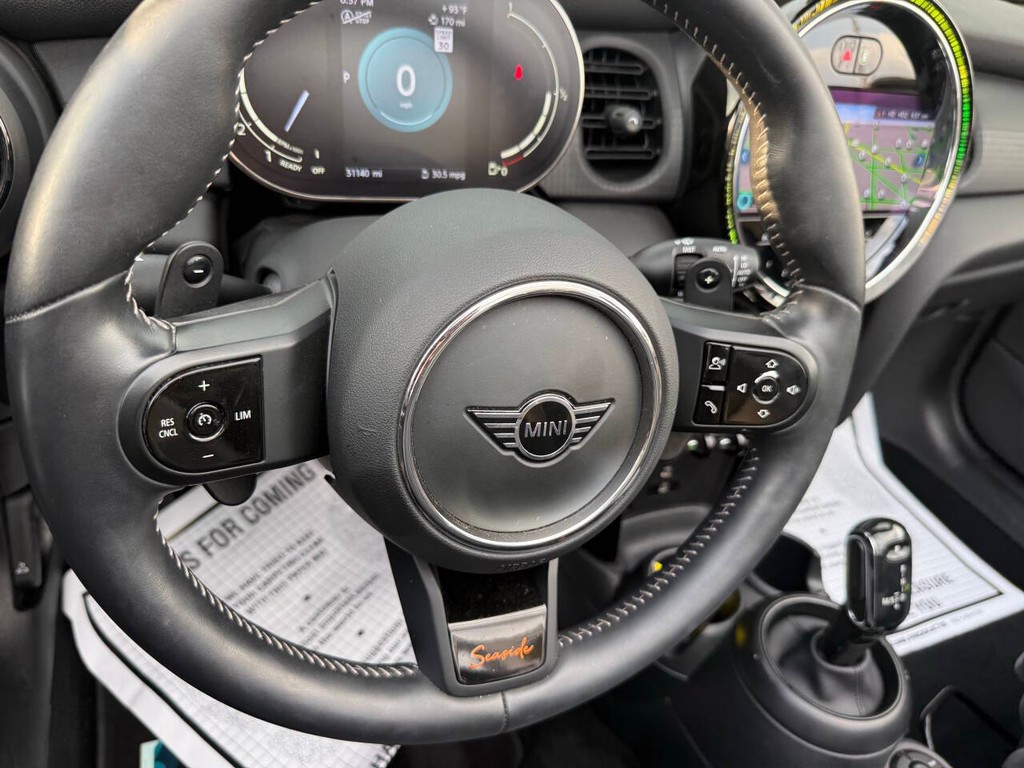 MINI Convertible Vehicle Full-screen Gallery Image 24