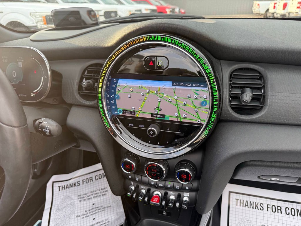 MINI Convertible Vehicle Full-screen Gallery Image 25