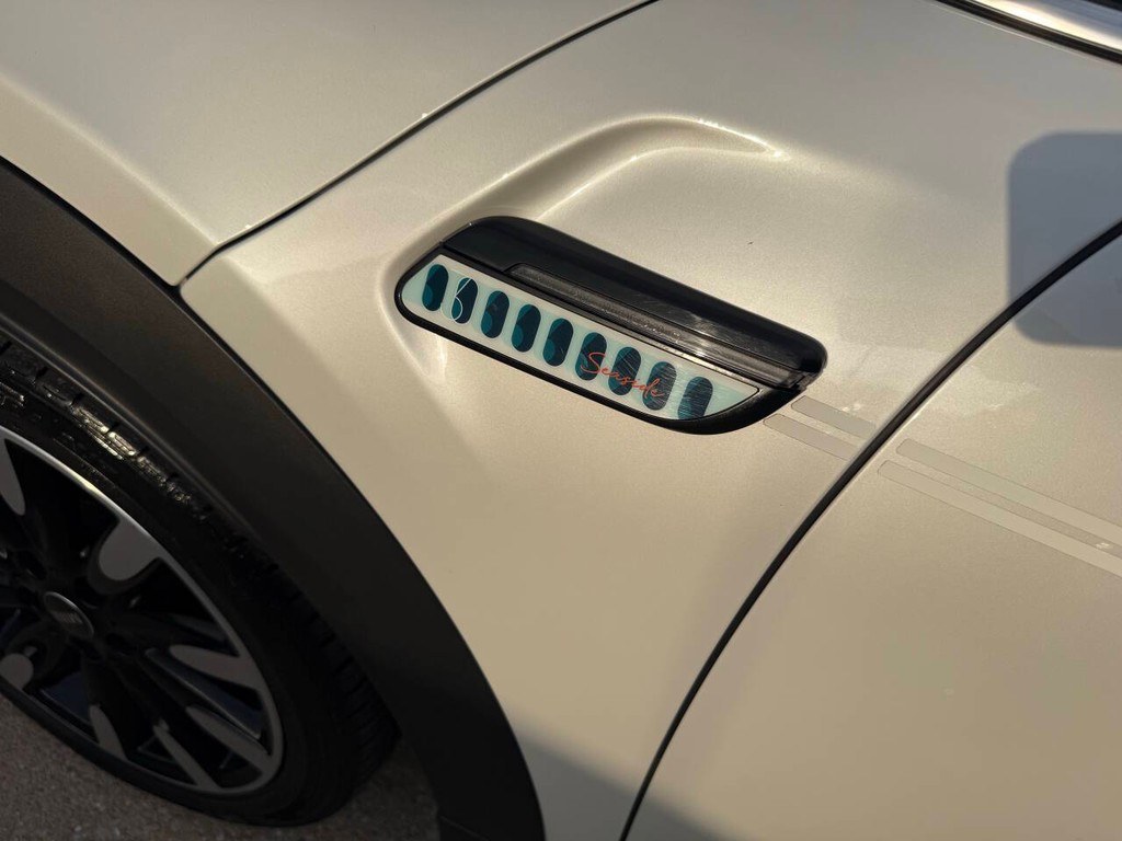 MINI Convertible Vehicle Full-screen Gallery Image 36