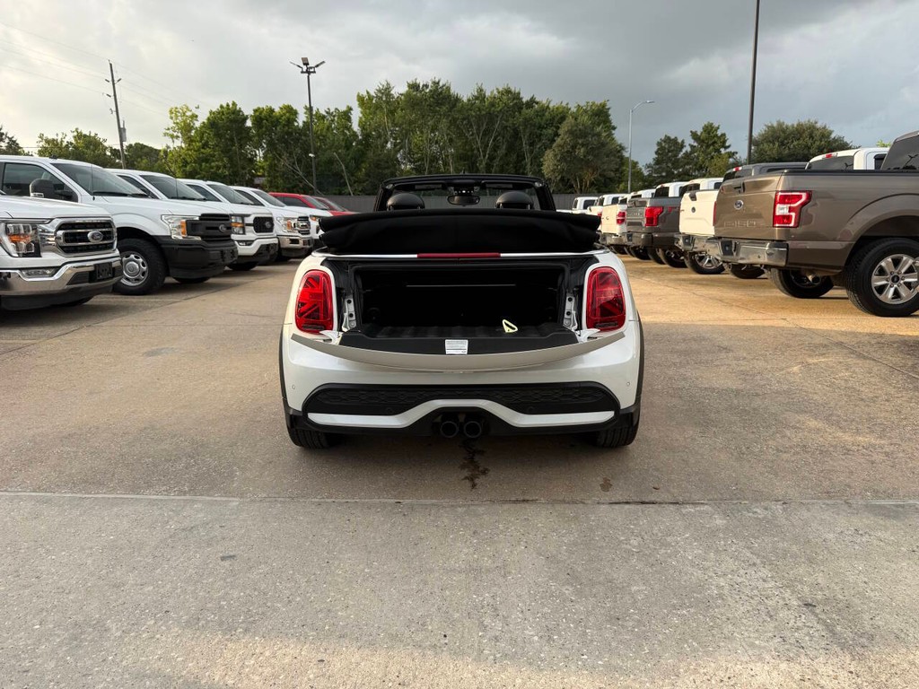 MINI Convertible Vehicle Full-screen Gallery Image 37