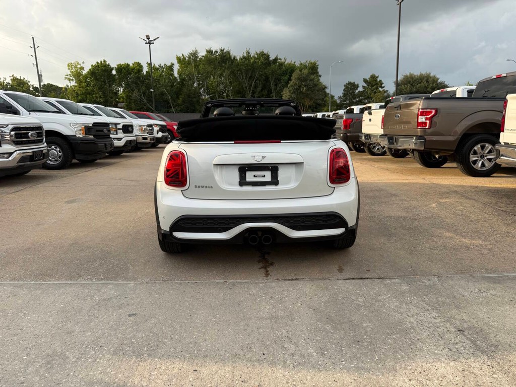 MINI Convertible Vehicle Full-screen Gallery Image 38