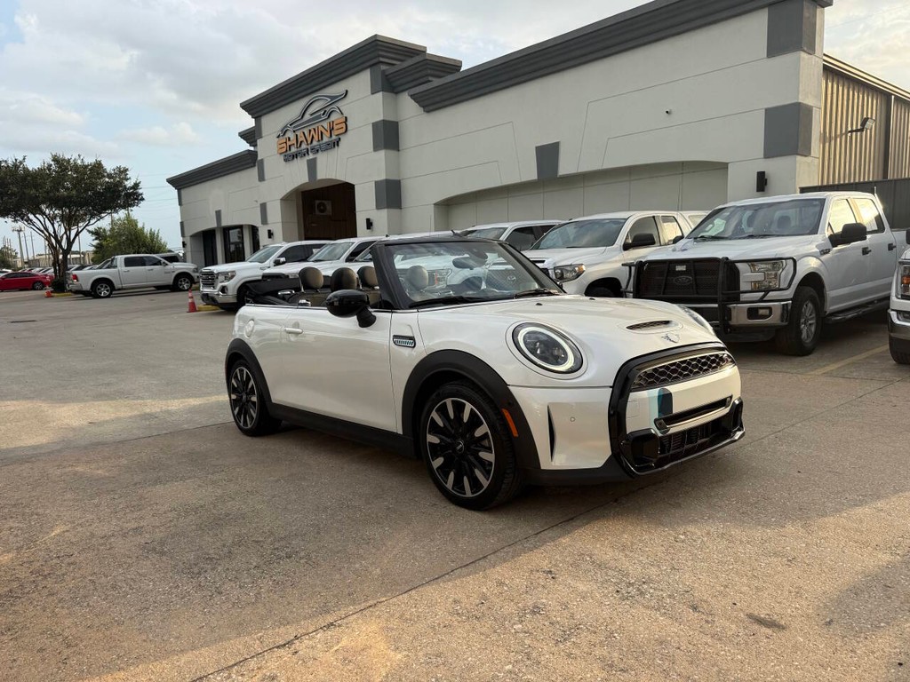 MINI Convertible Vehicle Full-screen Gallery Image 42