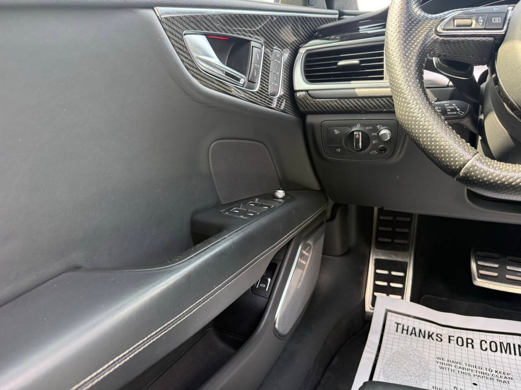 Audi RS 7 Vehicle Full-screen Gallery Image 30
