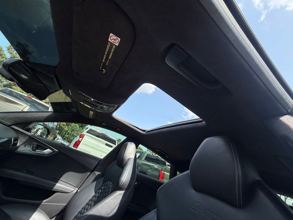 Audi RS 7 Vehicle Full-screen Gallery Image 32