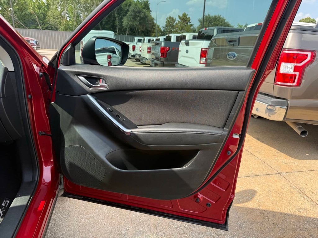 Mazda CX-5 Vehicle Full-screen Gallery Image 11