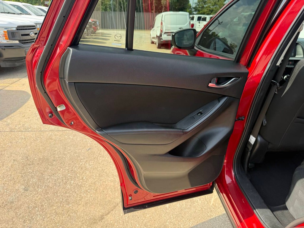 Mazda CX-5 Vehicle Full-screen Gallery Image 14