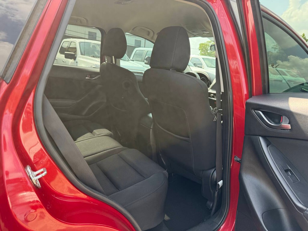 Mazda CX-5 Vehicle Full-screen Gallery Image 15