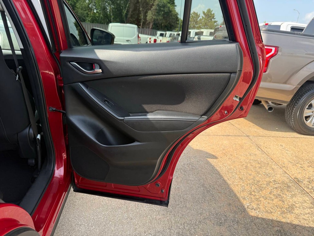 Mazda CX-5 Vehicle Full-screen Gallery Image 16