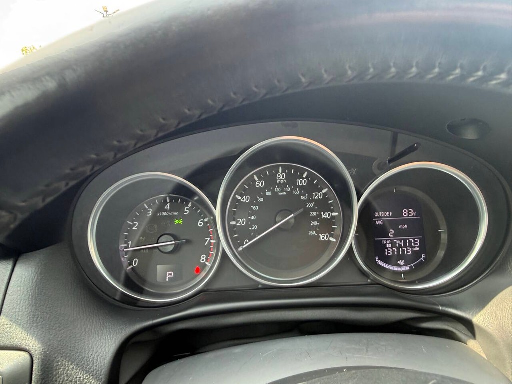 Mazda CX-5 Vehicle Full-screen Gallery Image 30