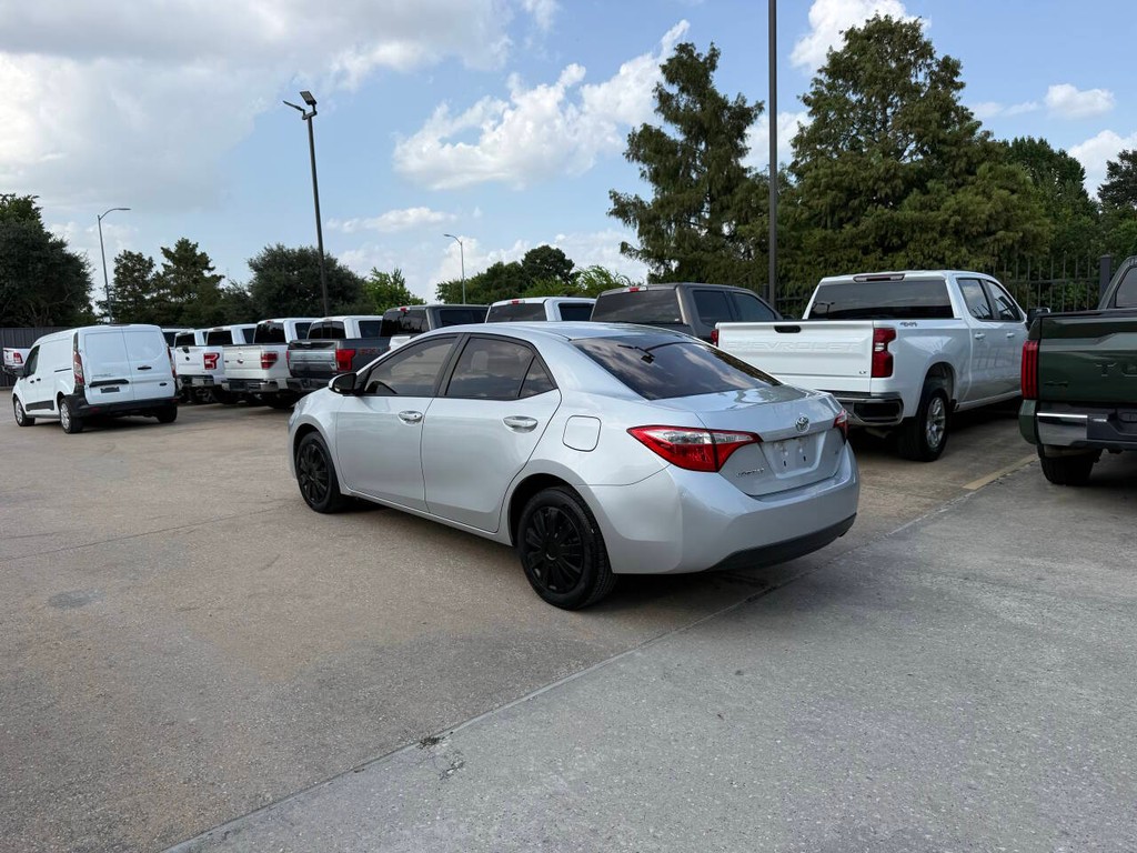 Toyota Corolla Vehicle Full-screen Gallery Image 04