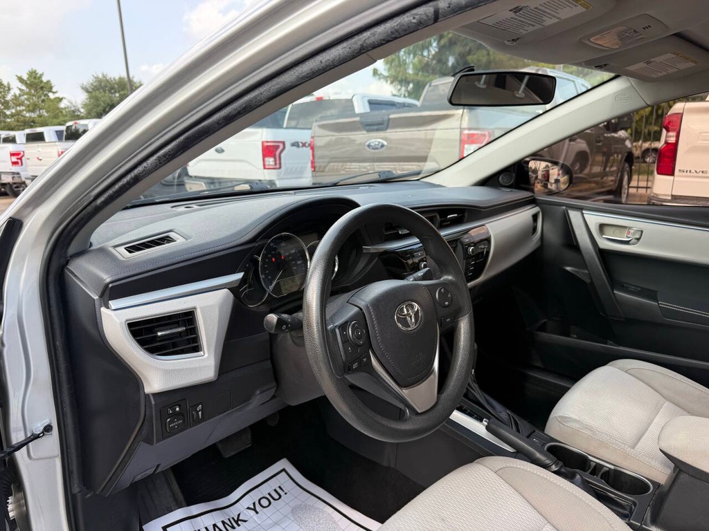 Toyota Corolla Vehicle Full-screen Gallery Image 06