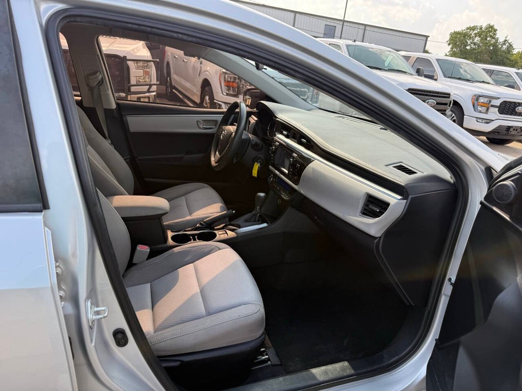 Toyota Corolla Vehicle Full-screen Gallery Image 10