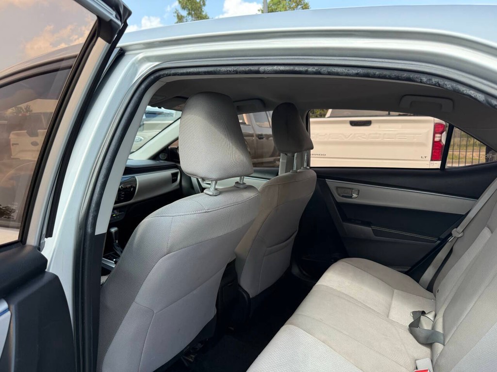 Toyota Corolla Vehicle Full-screen Gallery Image 12