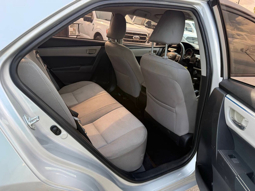 Toyota Corolla Vehicle Full-screen Gallery Image 16