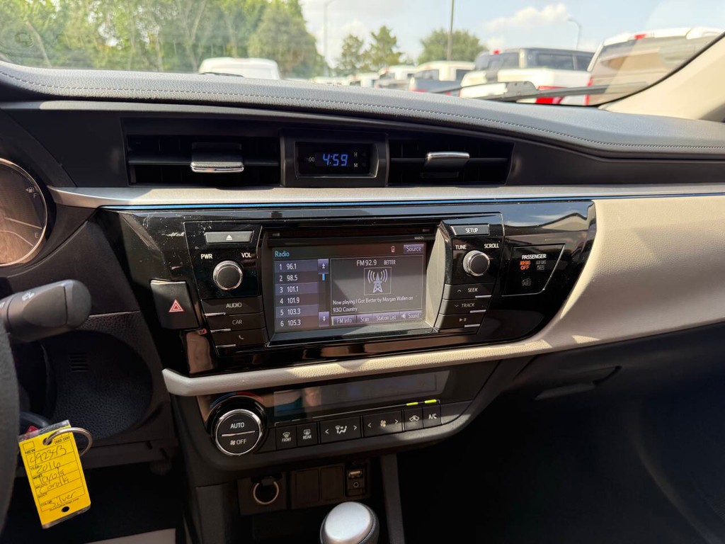 Toyota Corolla Vehicle Full-screen Gallery Image 28