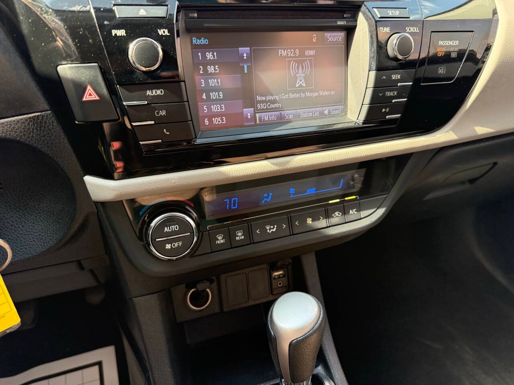 Toyota Corolla Vehicle Full-screen Gallery Image 31