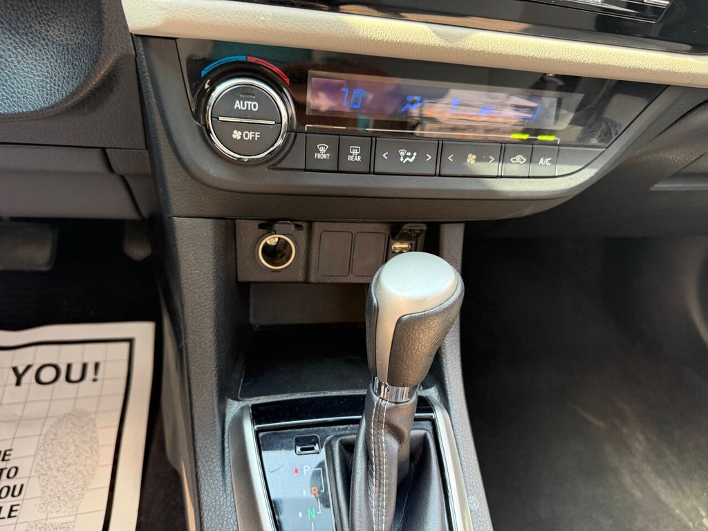 Toyota Corolla Vehicle Full-screen Gallery Image 33