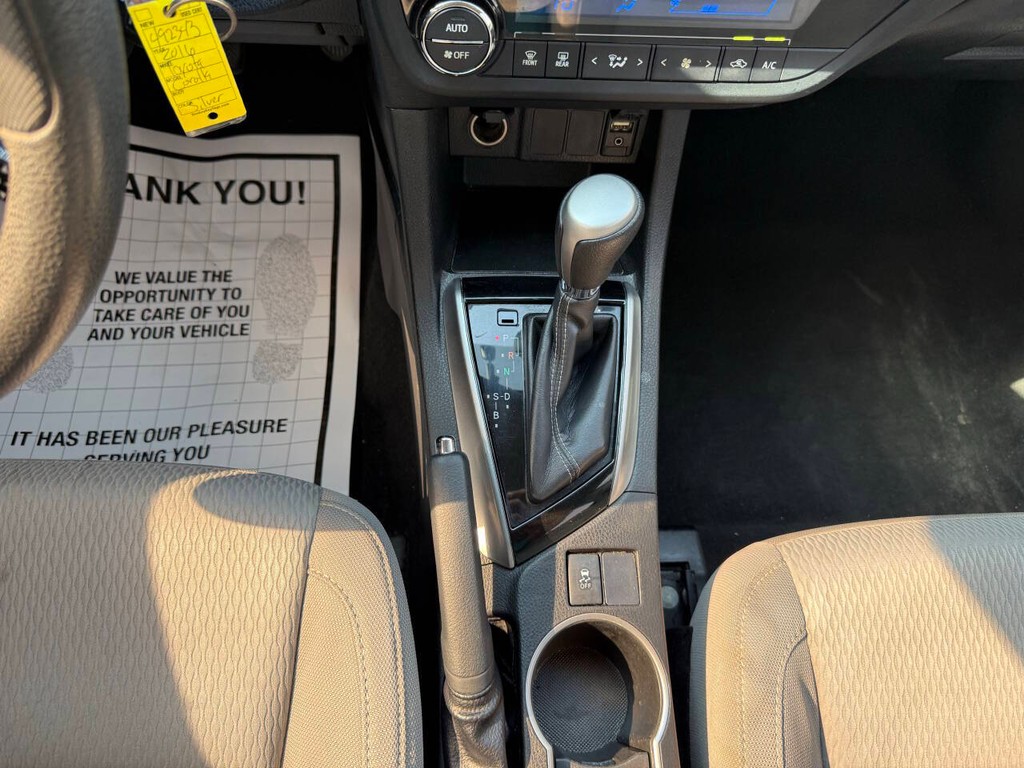 Toyota Corolla Vehicle Full-screen Gallery Image 34